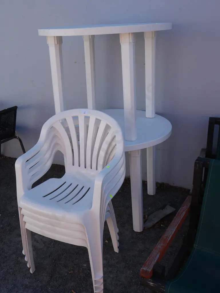 Outdoor tables and chairs Image 1++