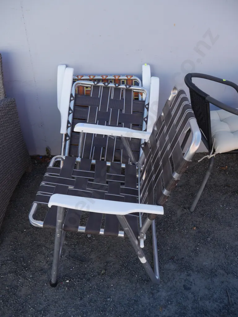 Four folding camp chairs Image 1++