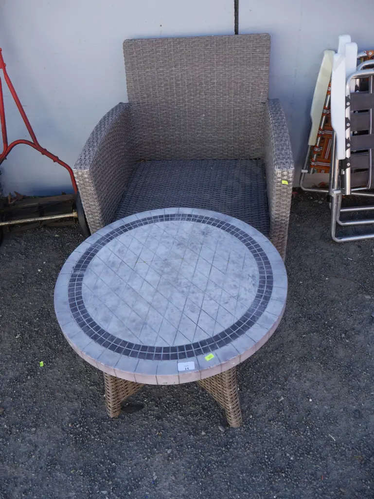 Table and chair Image 1++