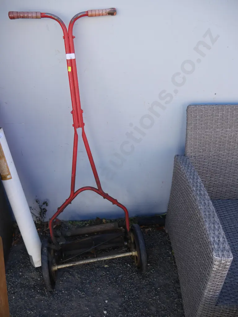 Push mower Image 1++