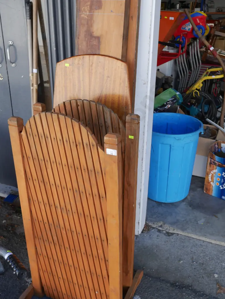 Wood and folding fences Image 1++
