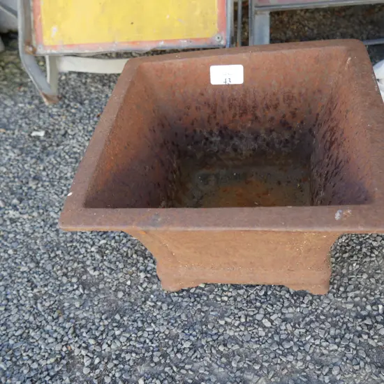 Cast iron plant pot