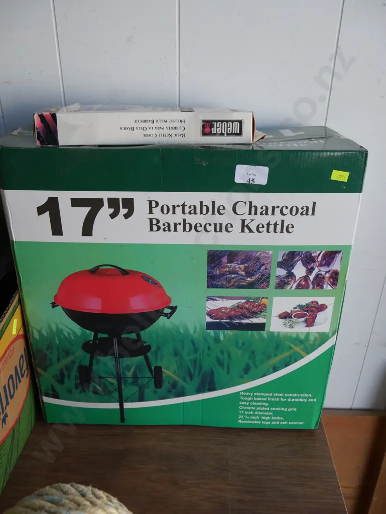 Portable charcoal barbecue Image 1++