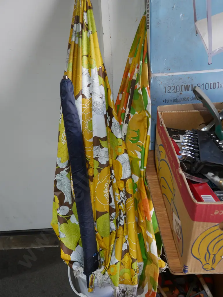 Sun umbrellas Image 1++