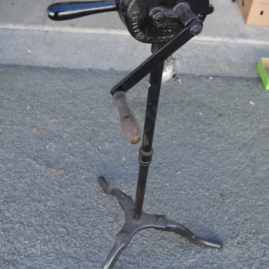 Hand cranked  wool shearer