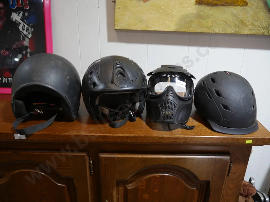 Assorted helmets Image 1++