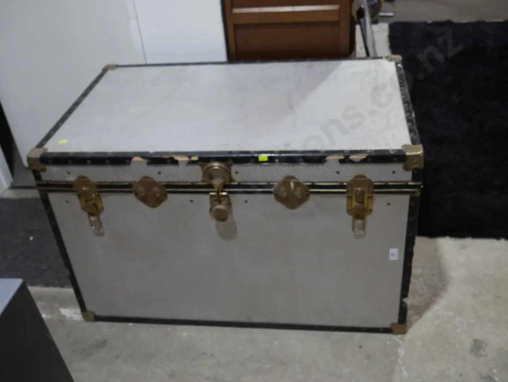Metal trunk Image 1++