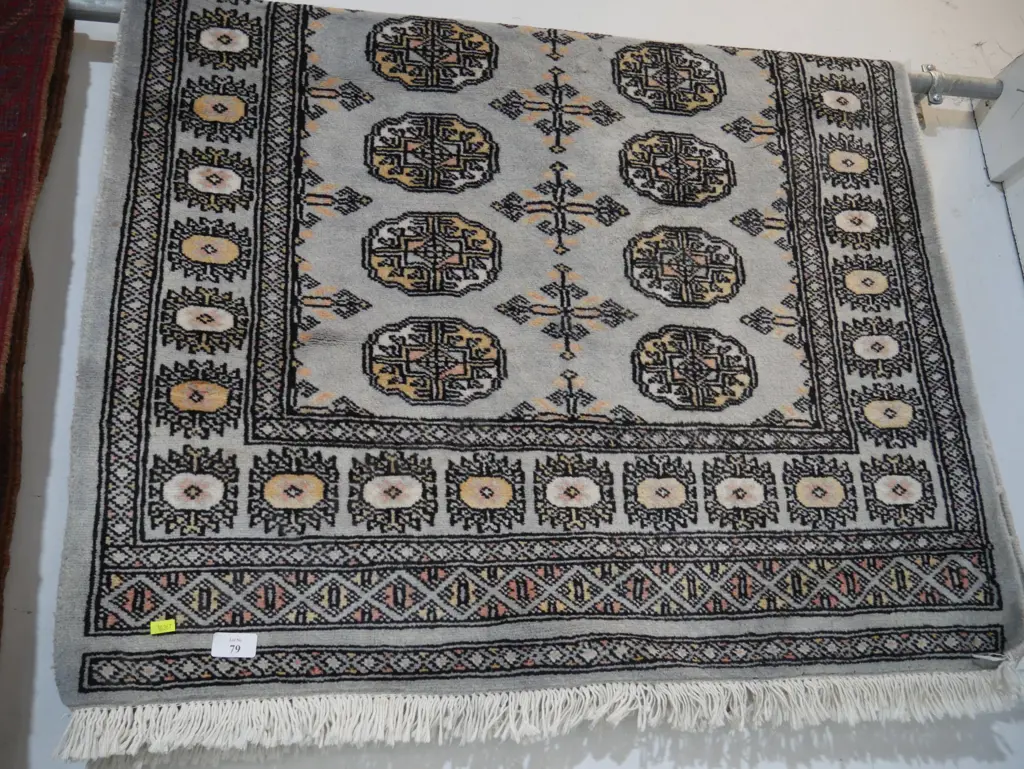 Grey and black rug Image 1++