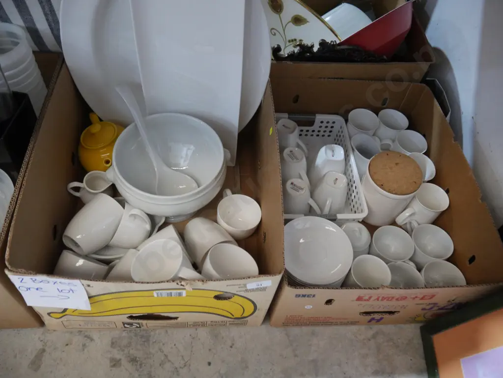 Two boxes of kitchenware Image 1++