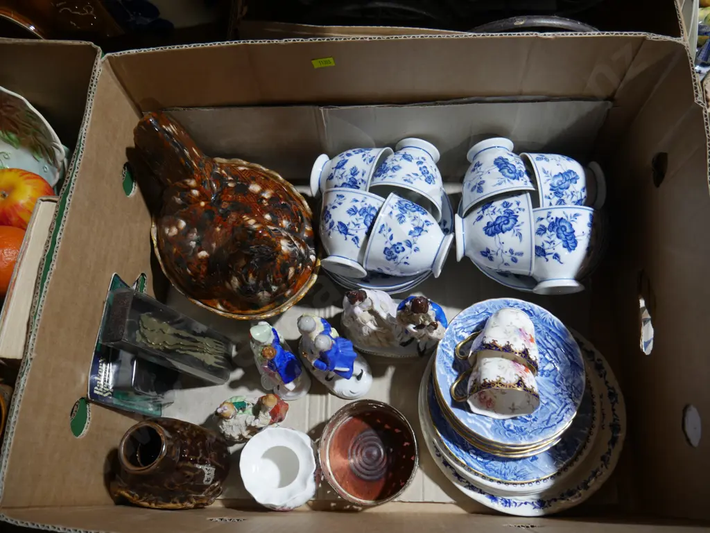 Blue and white china, figurines etc Image 1++