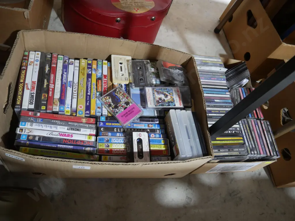 DVDs, tapes Image 1++