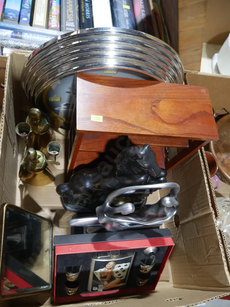 Clock, figurines Image 1++