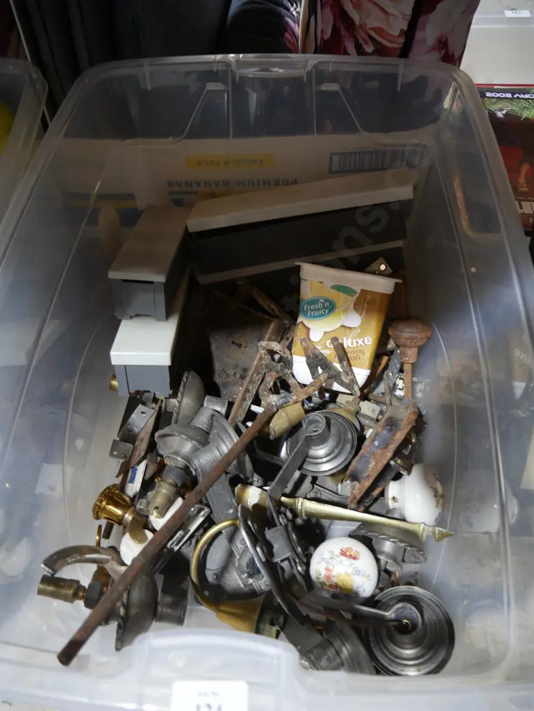 Door knobs, light fittings etc Image 1++