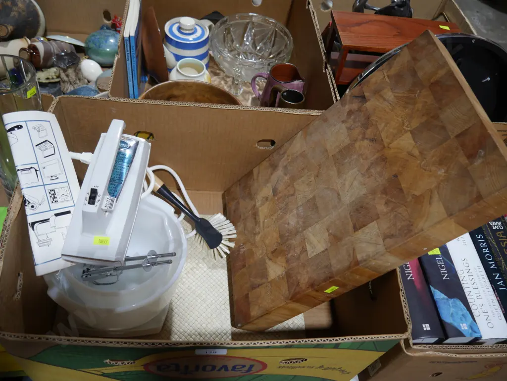 Sunbeam mixer, chopping board Image 1++