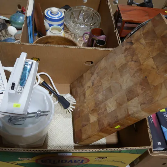 Sunbeam mixer, chopping board