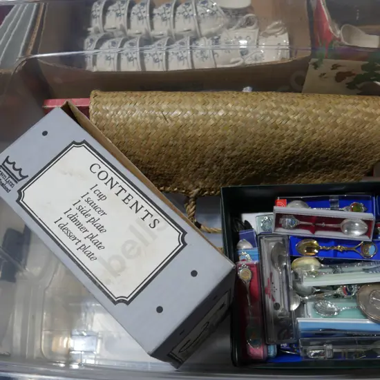 Crown Lynn five piece dinner set etc