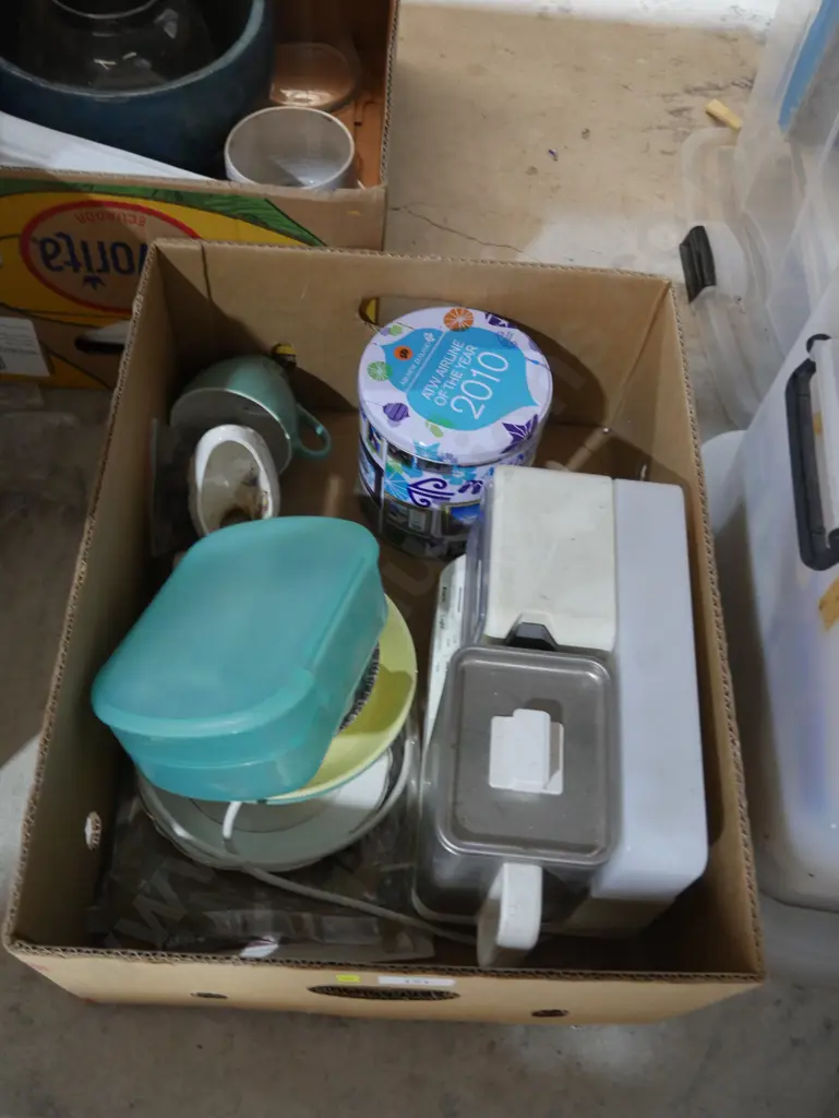 Air New Zealand container, Russell Hobbs coffee maker Image 1++