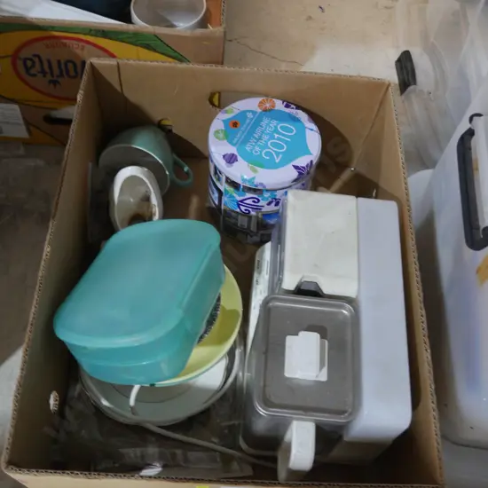 Air New Zealand container, Russell Hobbs coffee maker