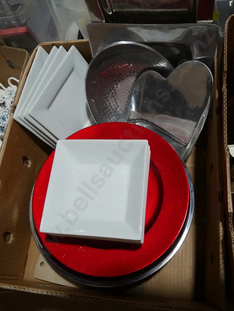 Trays and plates Image 1++