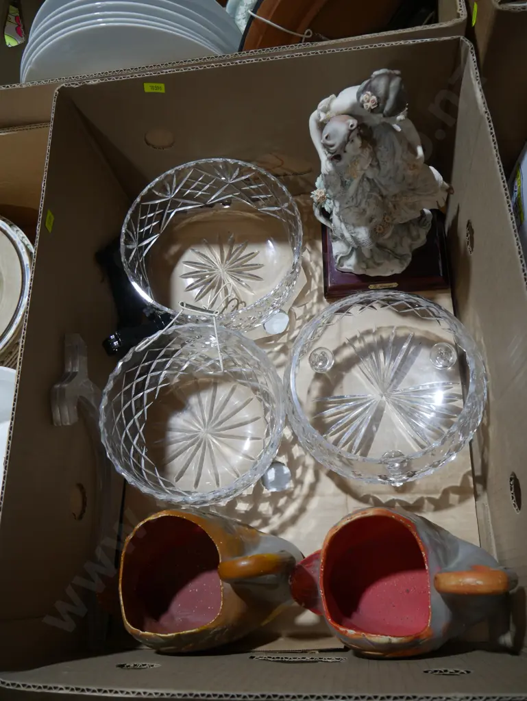 Crystal bowls, swan ornaments Image 1++