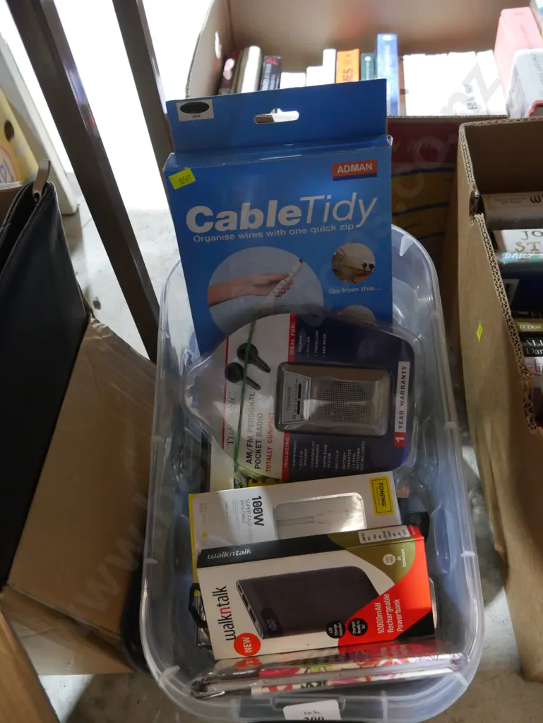 Pocket radio, cable tidy etc Image 1++