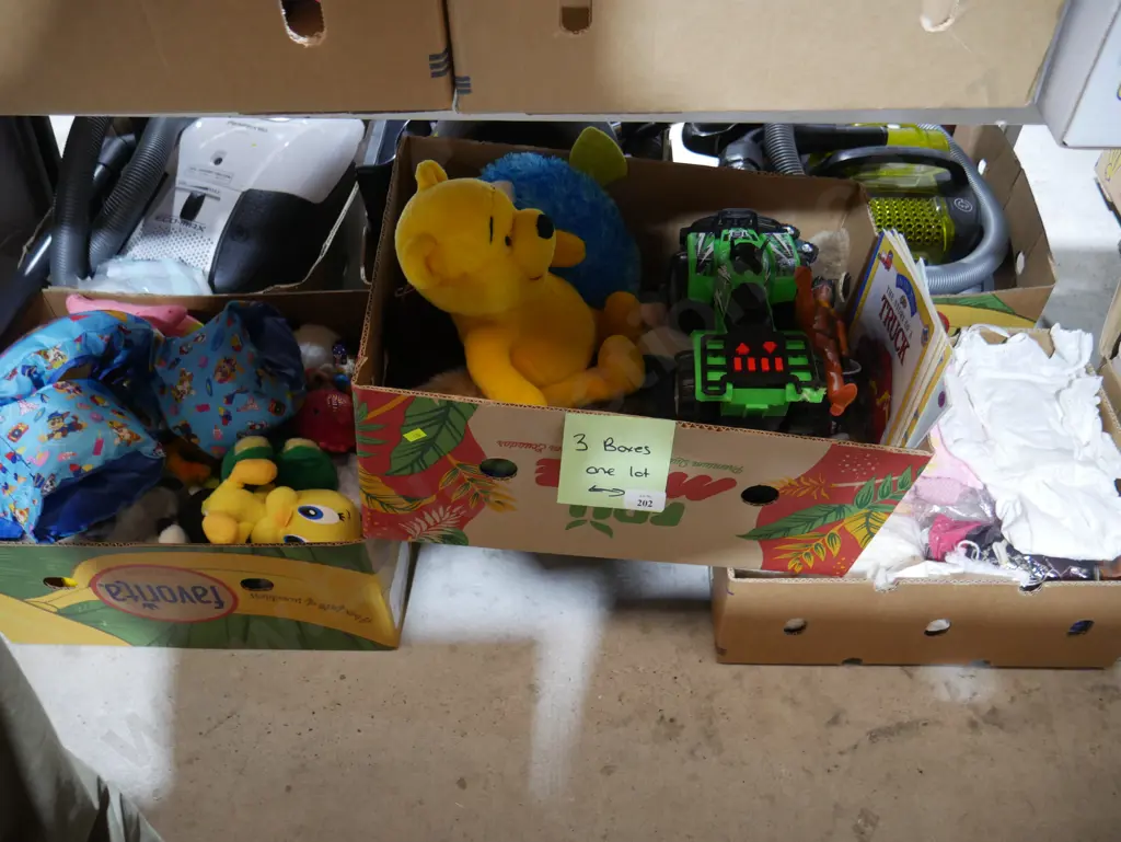 3 boxes, teddy bears etc Image 1++