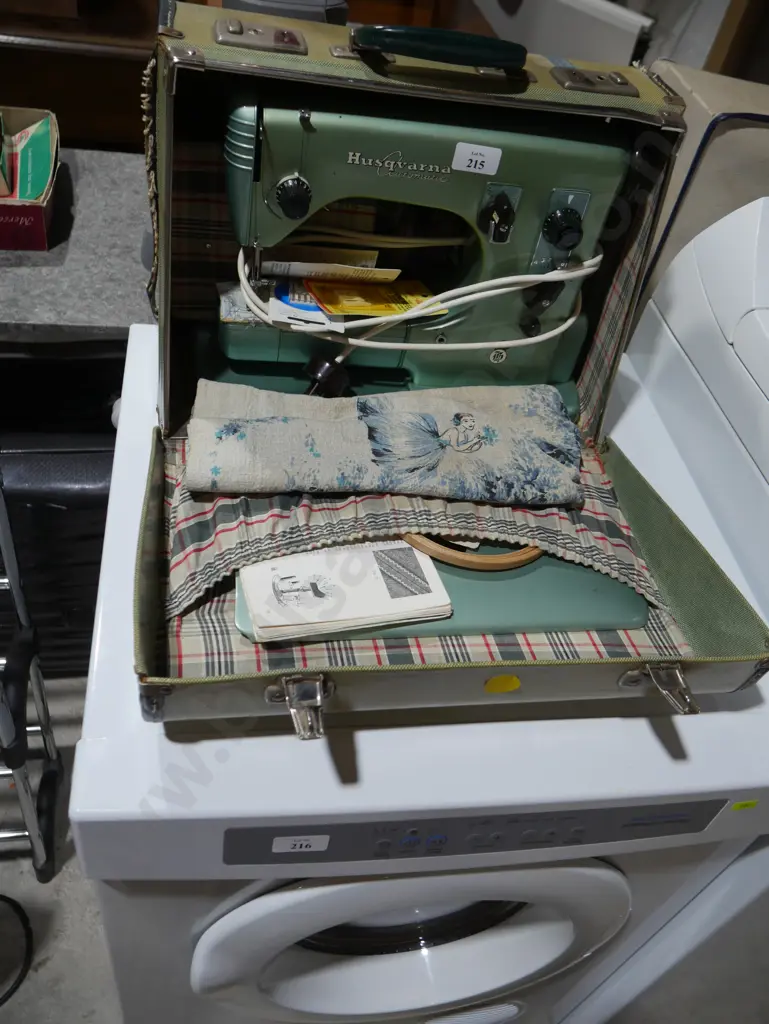 Husqvarna sewing machine Image 1++