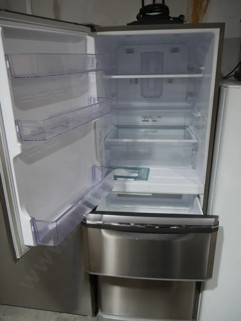 Mitsubishi fridge freezer Image 1++