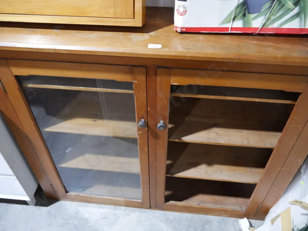 Display case - no glass in one door Image 1++