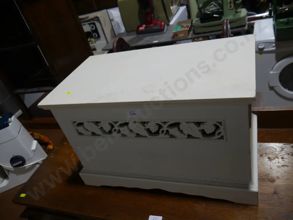 White wooden trunk Image 1++