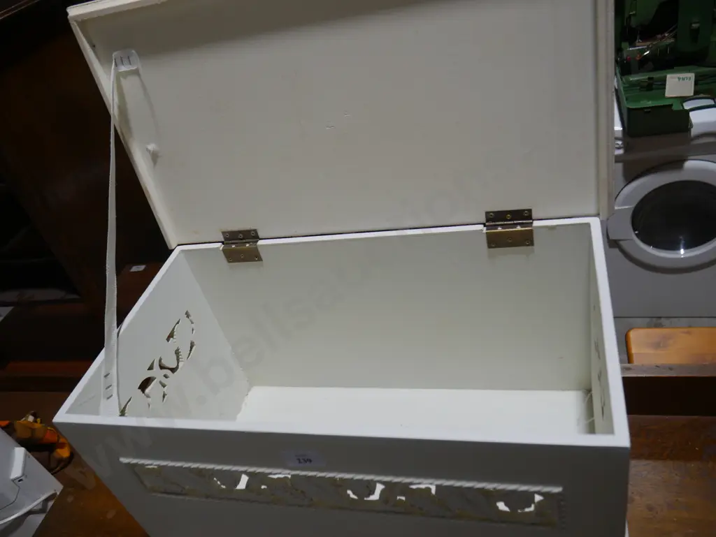 White wooden trunk Image 1++