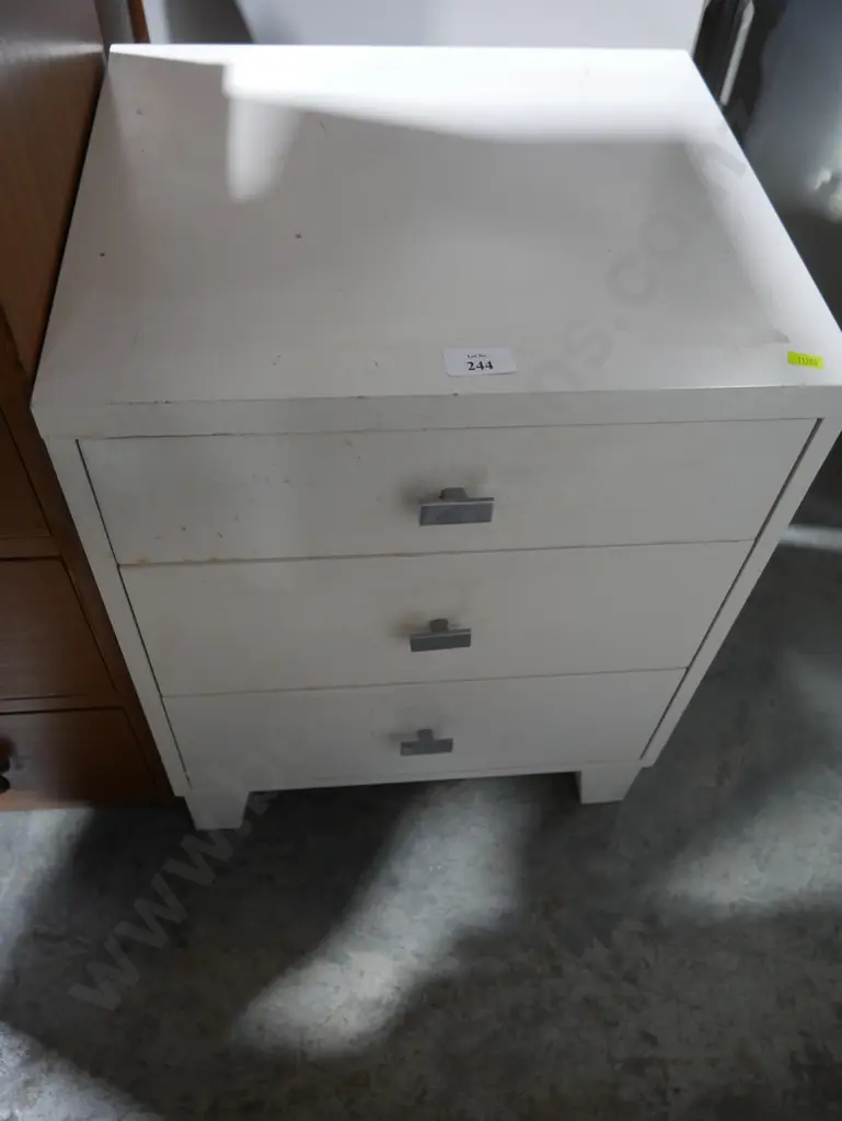 White bedside drawers Image 1++