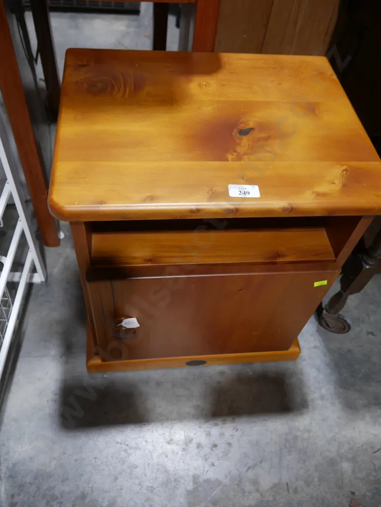 Stereo cabinet Image 1++