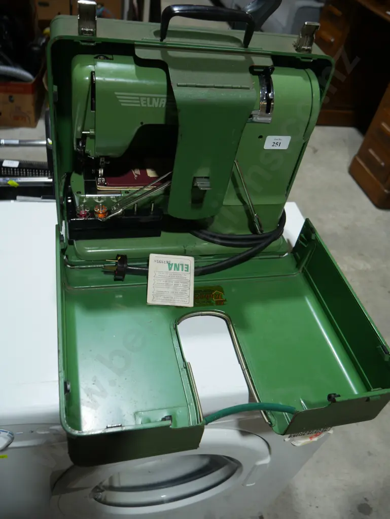 Elna sewing machine Image 1++
