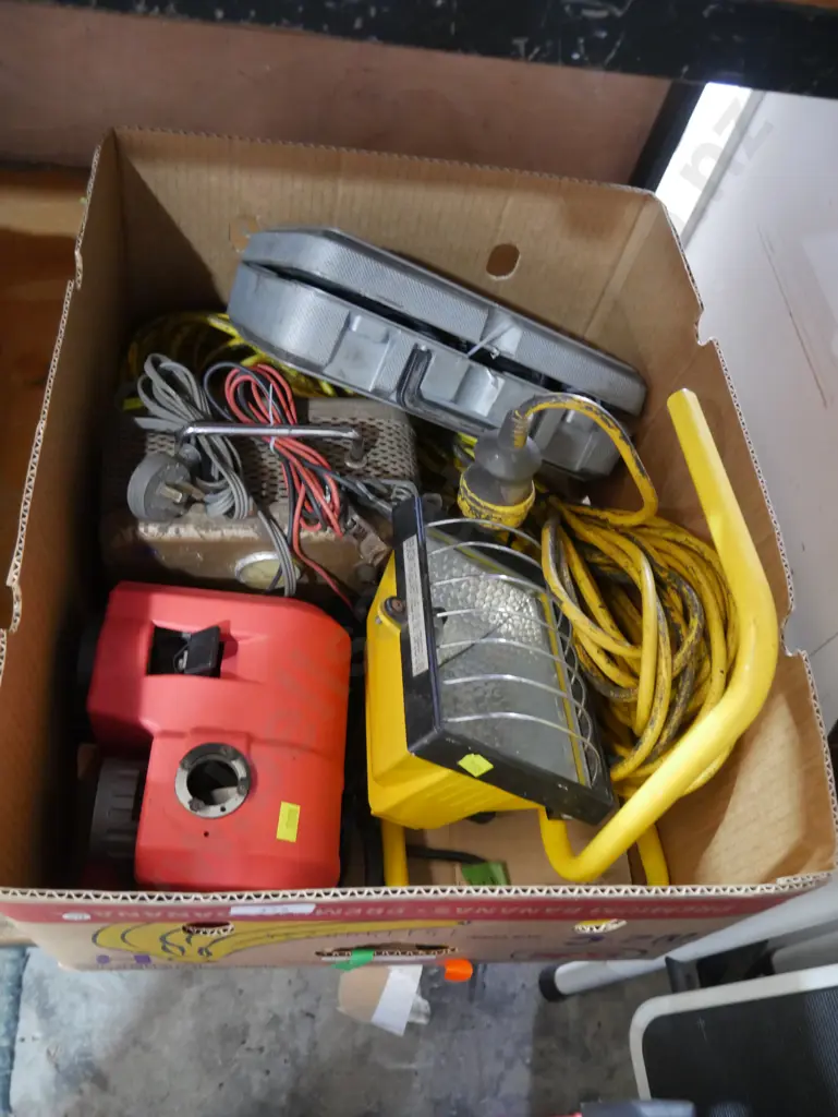 Work light, battery charger, drill sharpener Image 1++