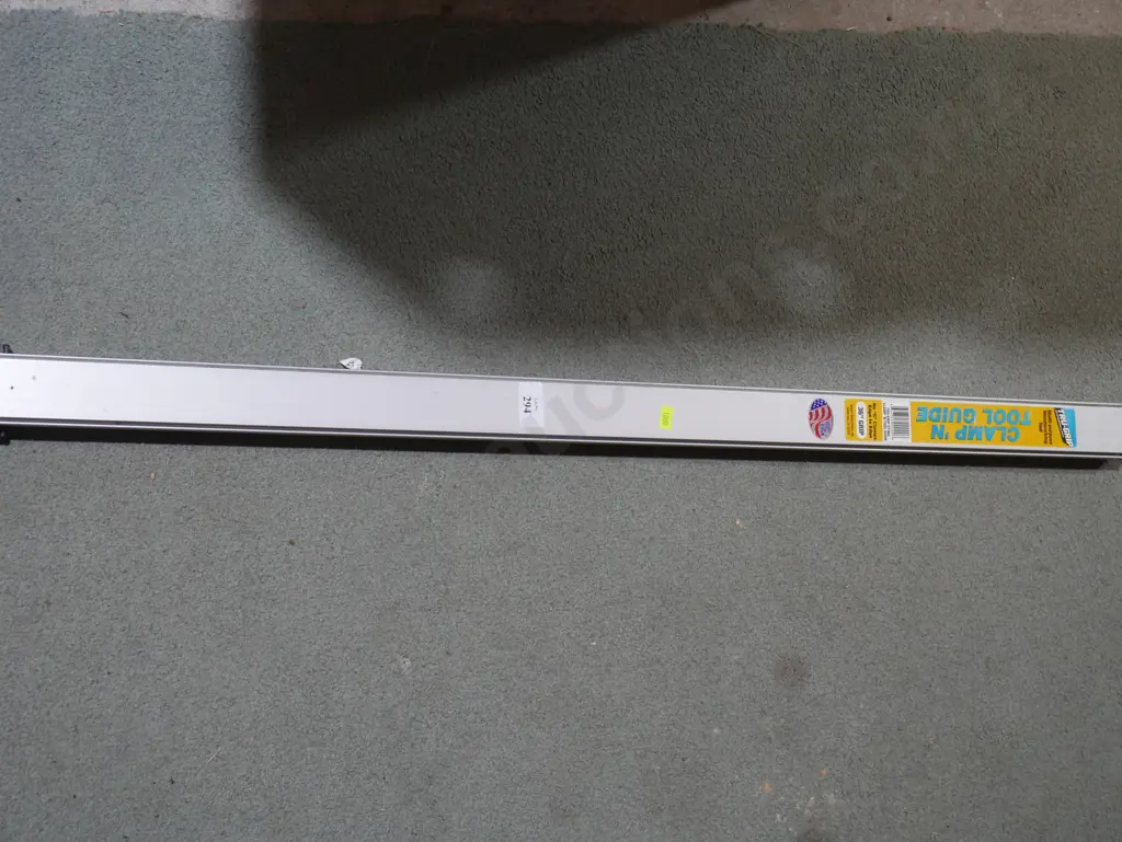 Clamp in tool guide Image 1++