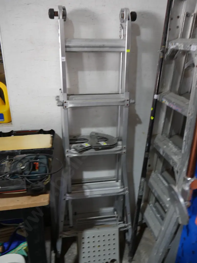 Ladder, paint tray etc Image 1++