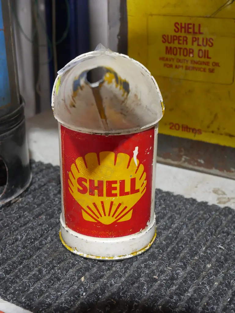 Shell oil pourer Image 1++