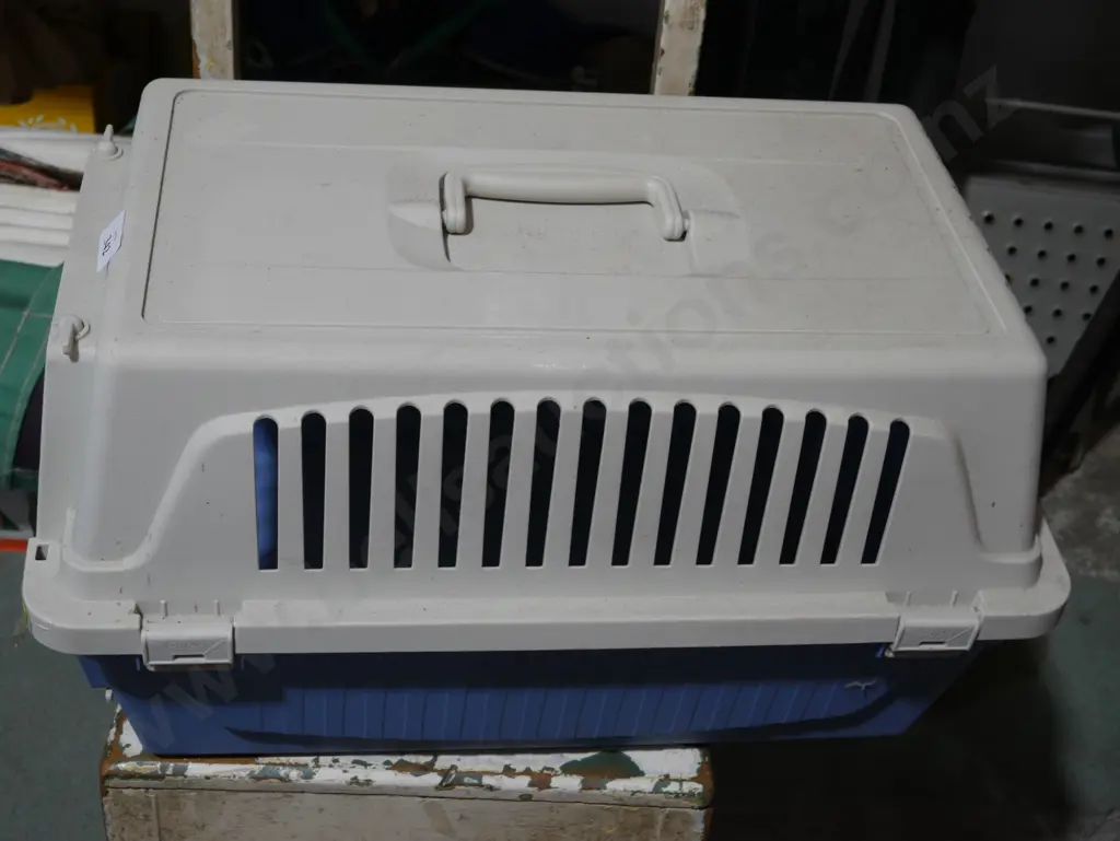 Pet carrier Image 1++