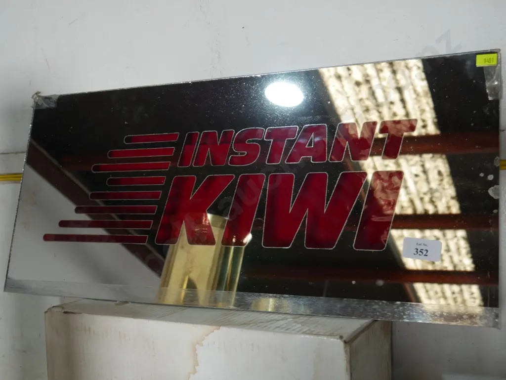 Instant Kiwi sign Image 1++