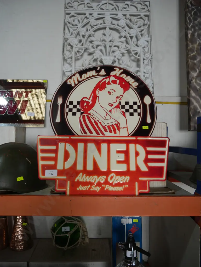 Mum's diner sign Image 1++
