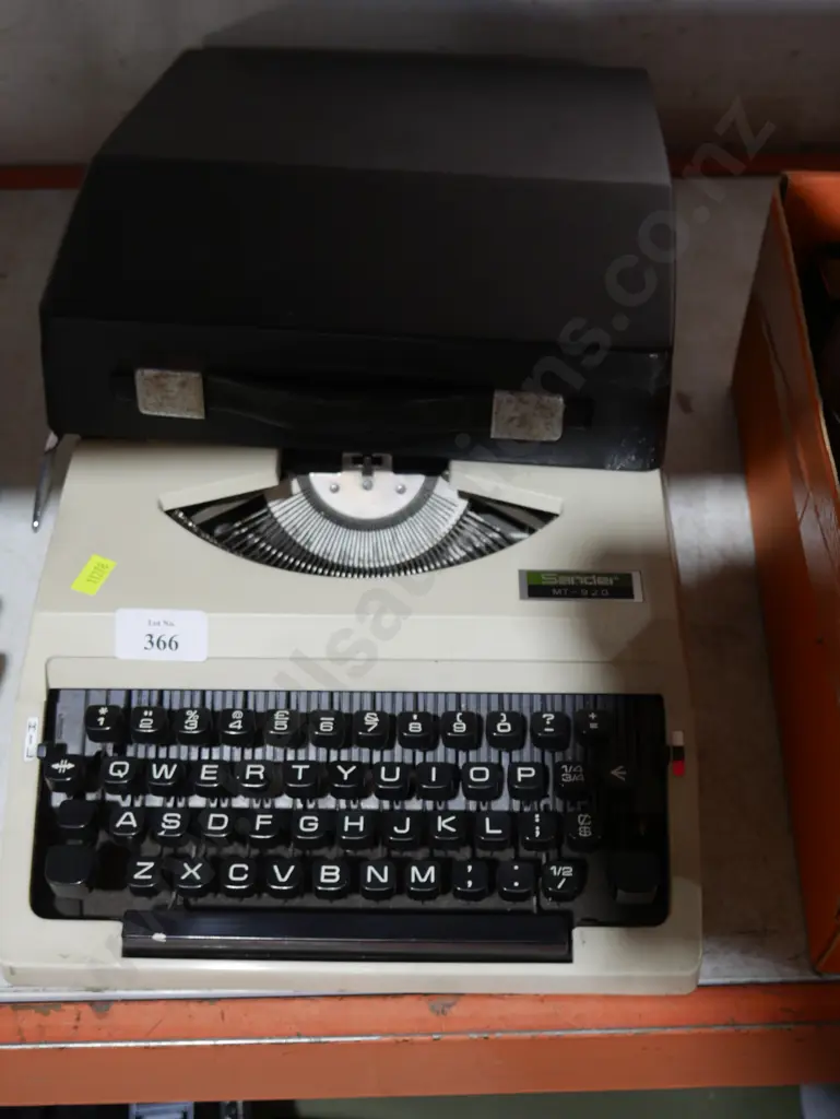 Sandar typewriter Image 1++