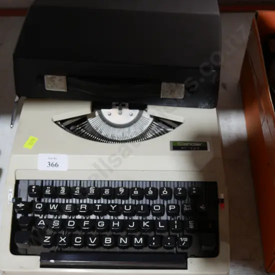Sandar typewriter