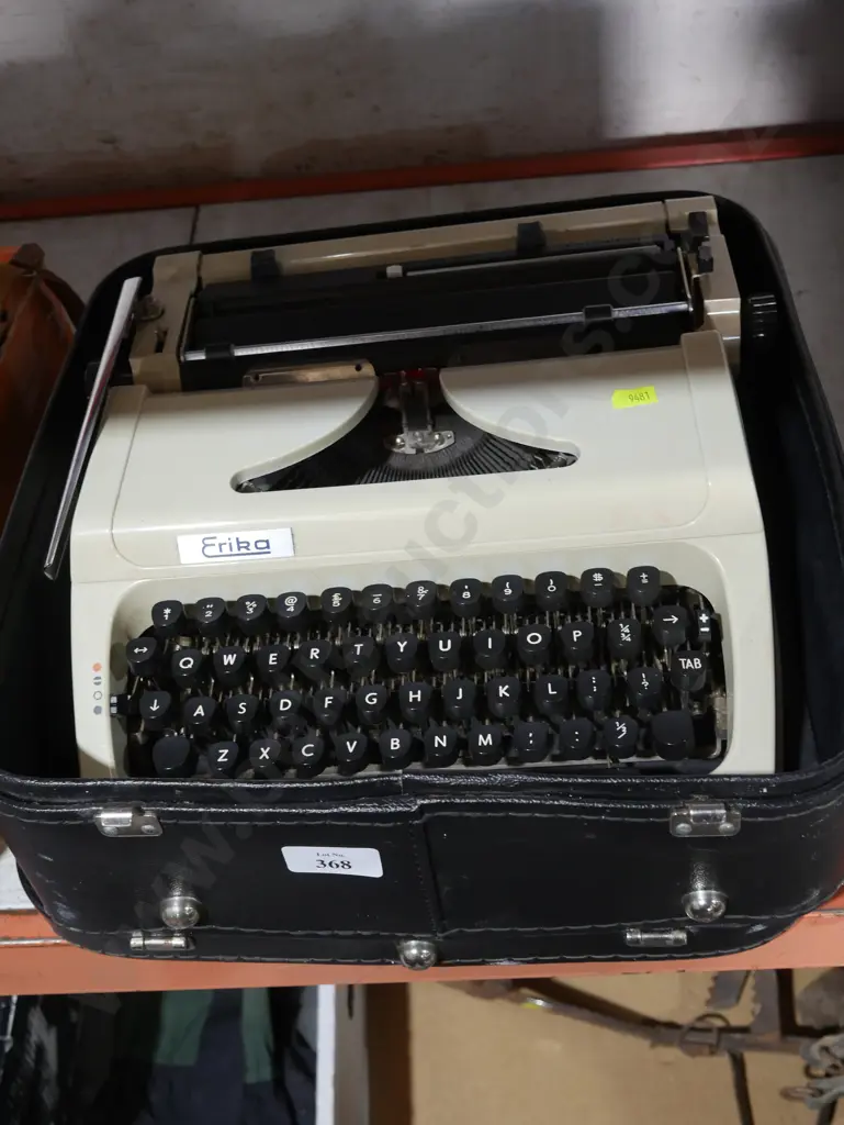 Erika typewriter Image 1++