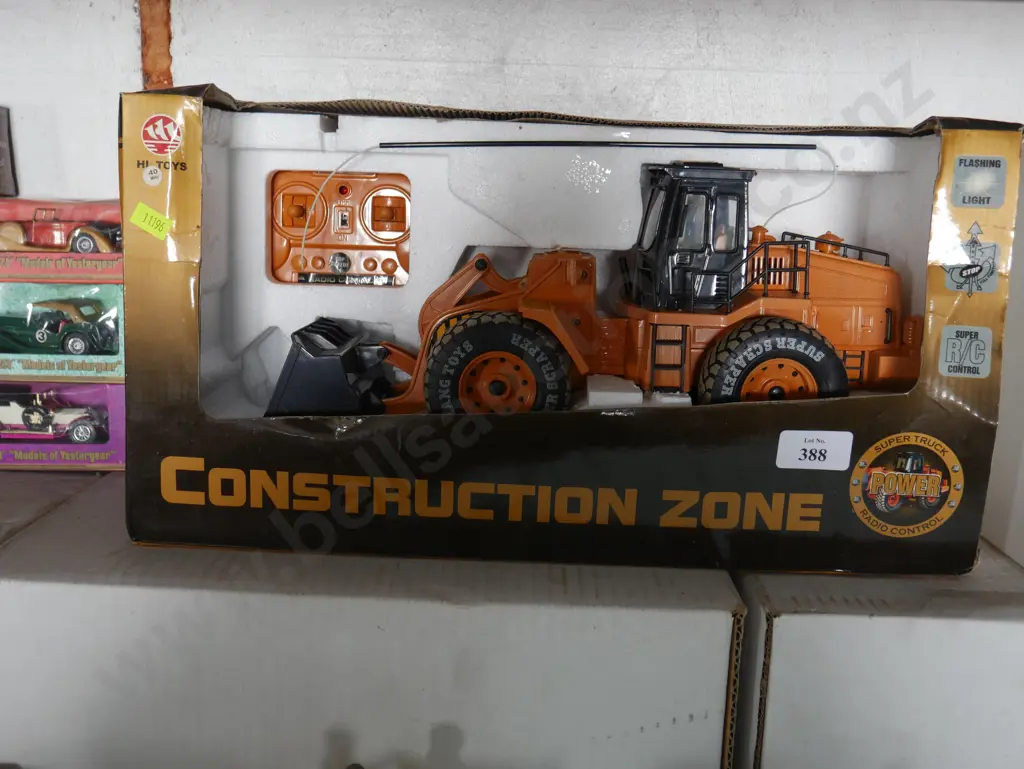 Remote control front end loader Image 1++