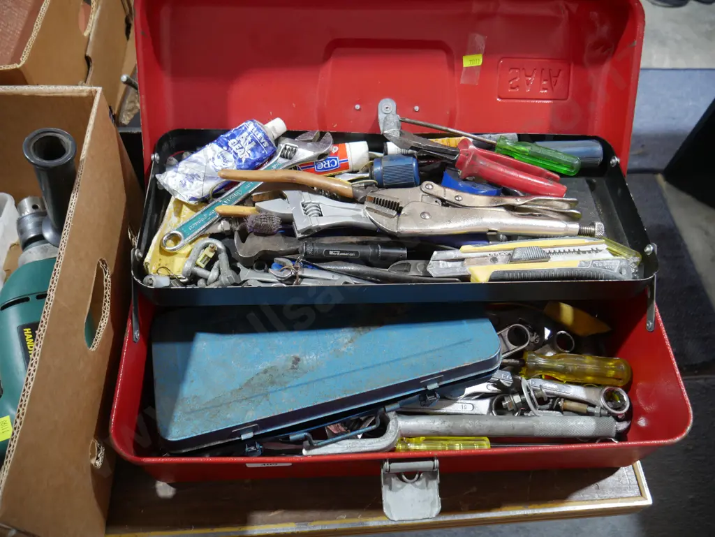 Toolbox and assorted tools Image 1++