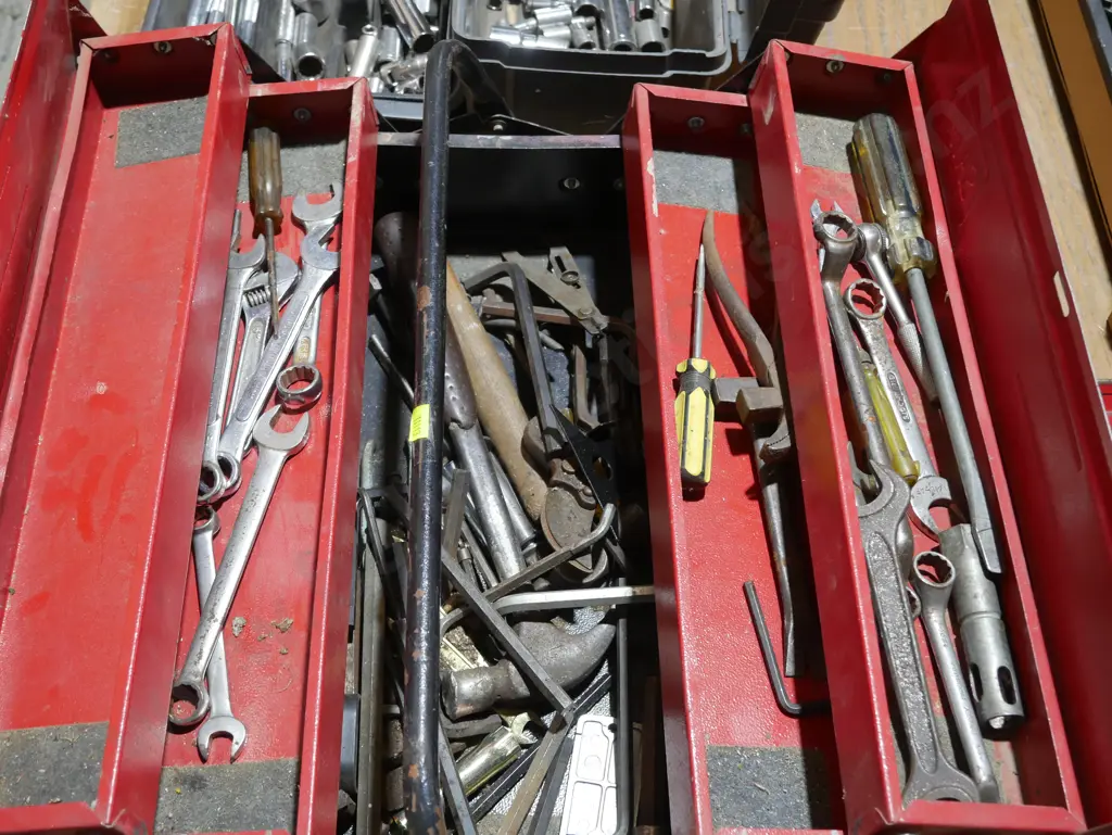 Toolbox and contents Image 1++