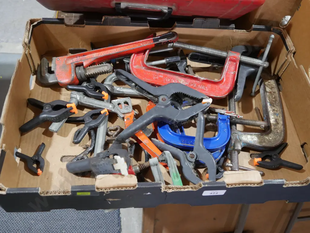 Assorted hand tools Image 1++