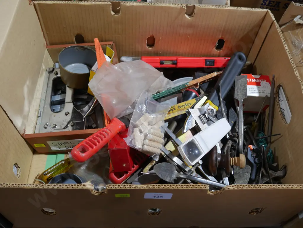 Assorted hand tools Image 1++