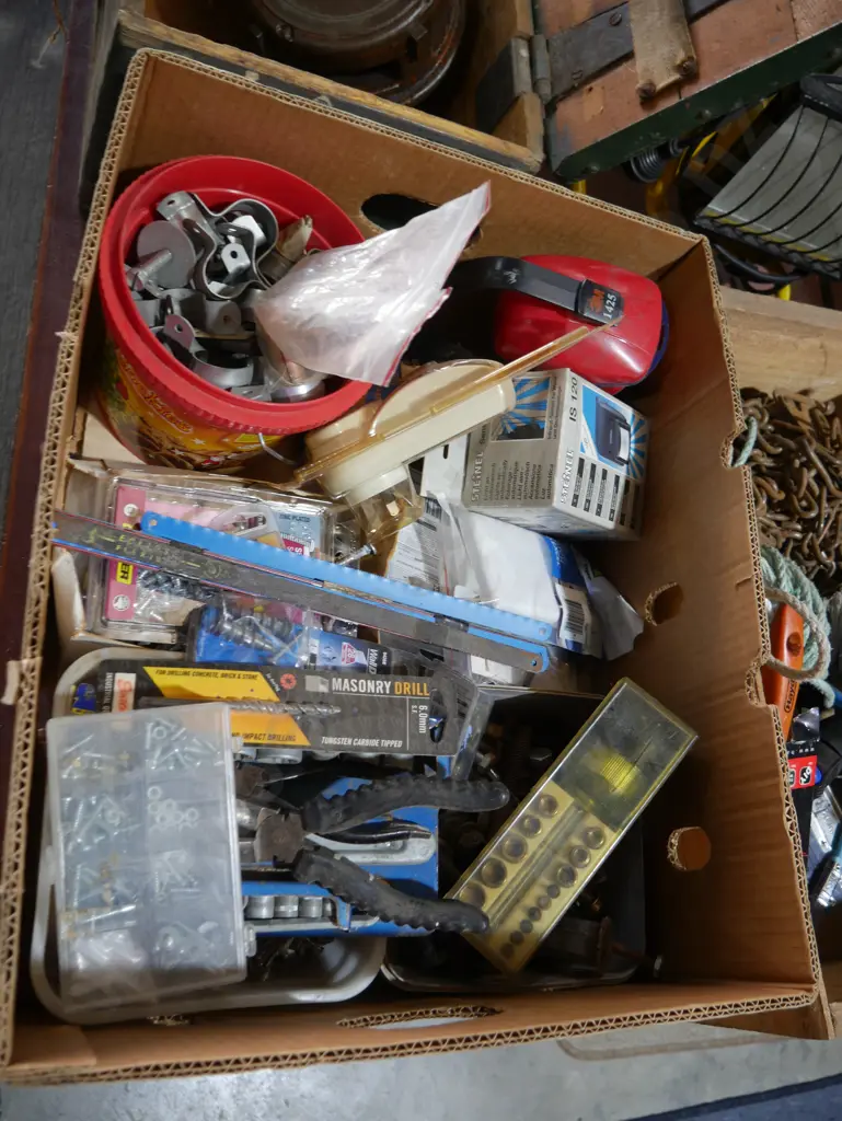 Hand tools and garage sundries Image 1++